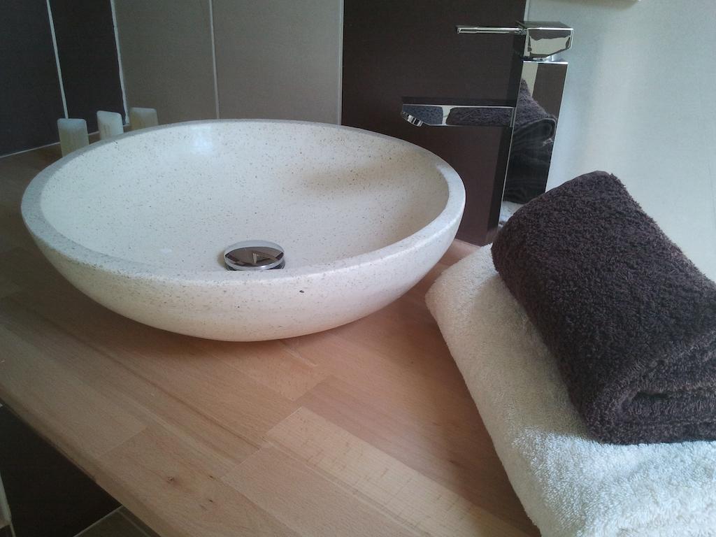 Chambres D'Hotes La Grange Au Bois Champagne-et-Fontaine Ruang foto